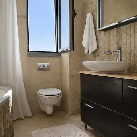 Alkion Sea View, Olive Tree Garden & Spacious Terrace וילה